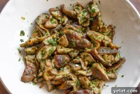 Sautéed Garlic Mushrooms with Herbs and Crispy Edges
