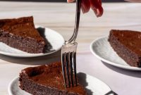 Decadent Flourless Chocolate Cake Recipe for Rich, Fudgy Dessert