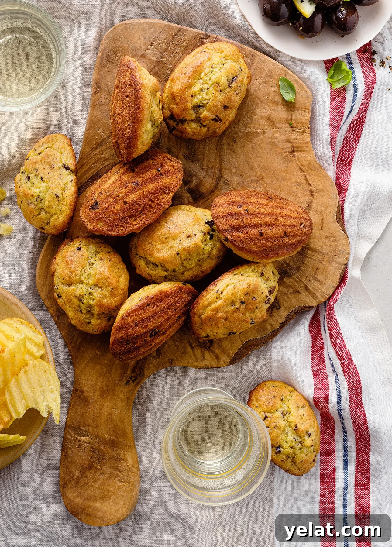 Savory Madeleines Recipe: Garlic, Herb, and Cheese Bites 5 Savory Madeleines // FoodNouveau.com