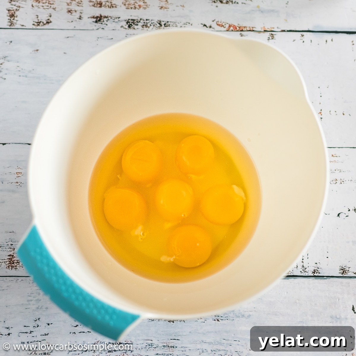 Bacon-and-Egg Skillet Pan Pie (Low-Carb Carnivore Recipe) 4 Six Pastured Eggs in a Bowl | Low-Carb, So Simple