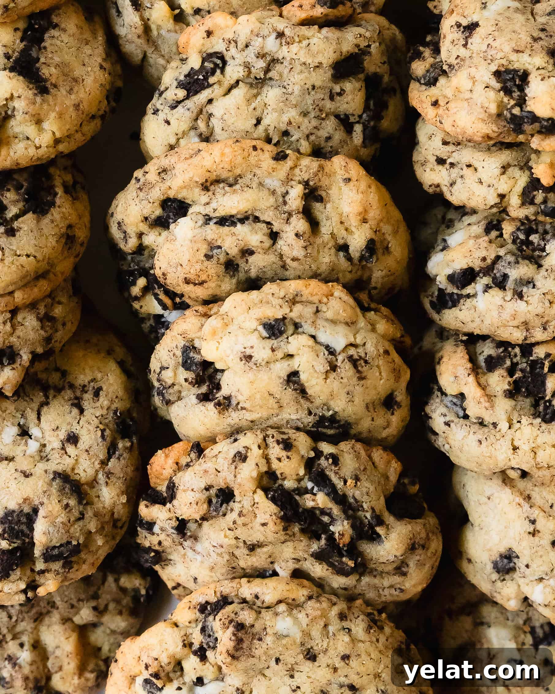 Cookies & Cream Sandwich Cookies: How to Make Oreo-Style Treats 2 Cookies and cream cookies are soft and buttery cookies filled with Oreo cookies and pieces of sweet cookies and cream chocolate. This cookies and cream cookie recipe is super easy to make and is a most delicious way to enjoy the classic cookies and cream flavor combination.