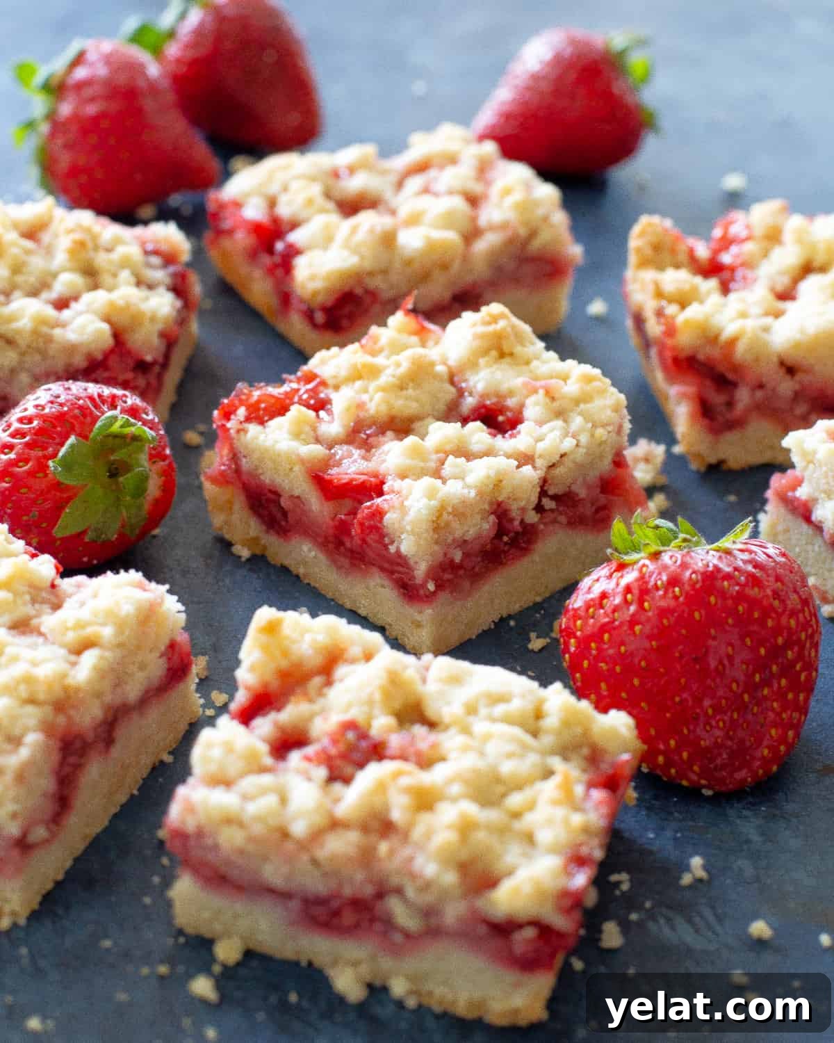 Strawberry Crumble Bars with Buttery Oat Crust 2 strawberry crumb bars