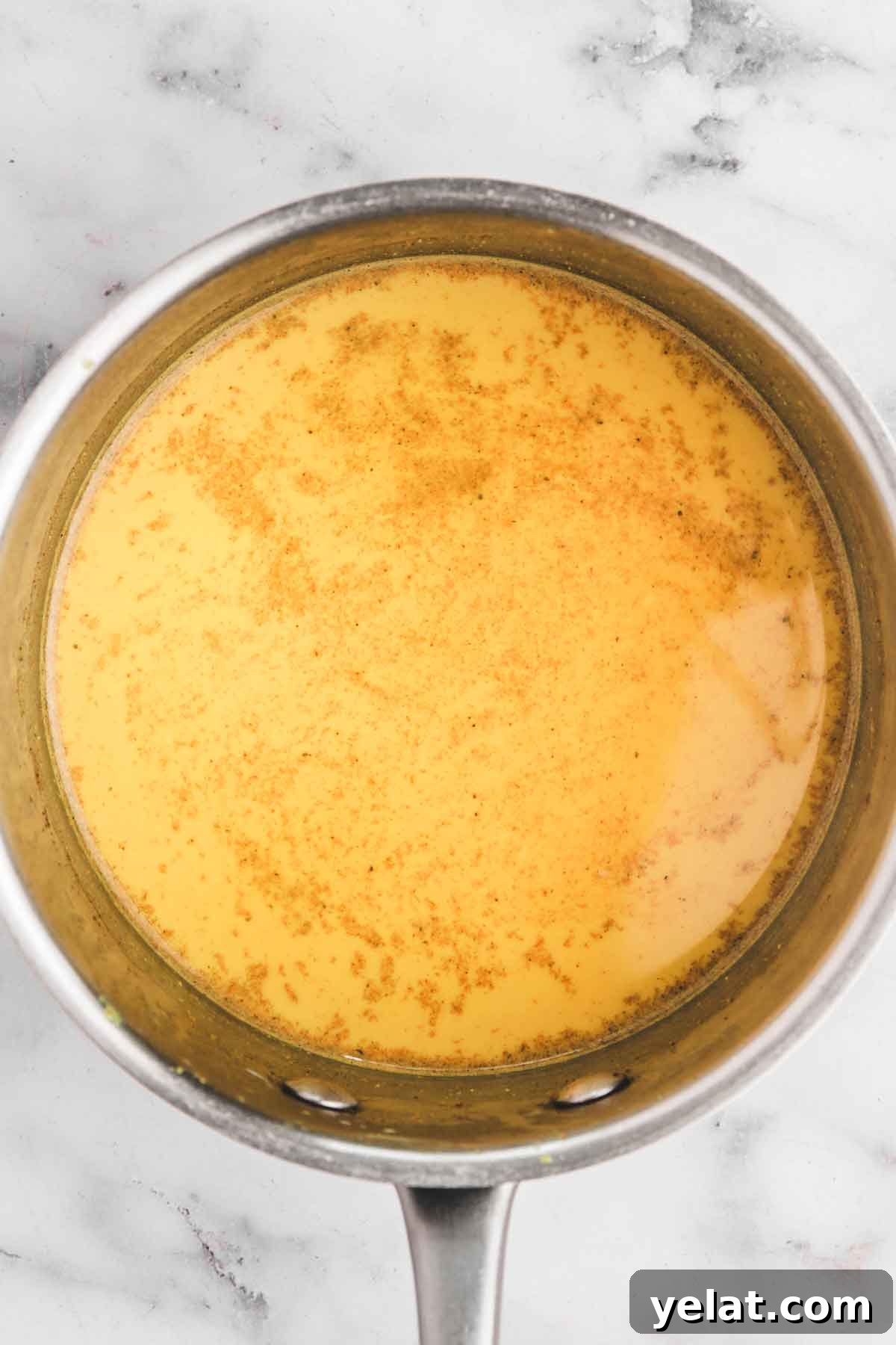 Iced Turmeric Golden Milk Recipe for Refreshing Wellness 5 lait au curcuma